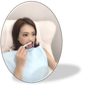 マウスオープナー装着後にホワイトニングジェルを塗る